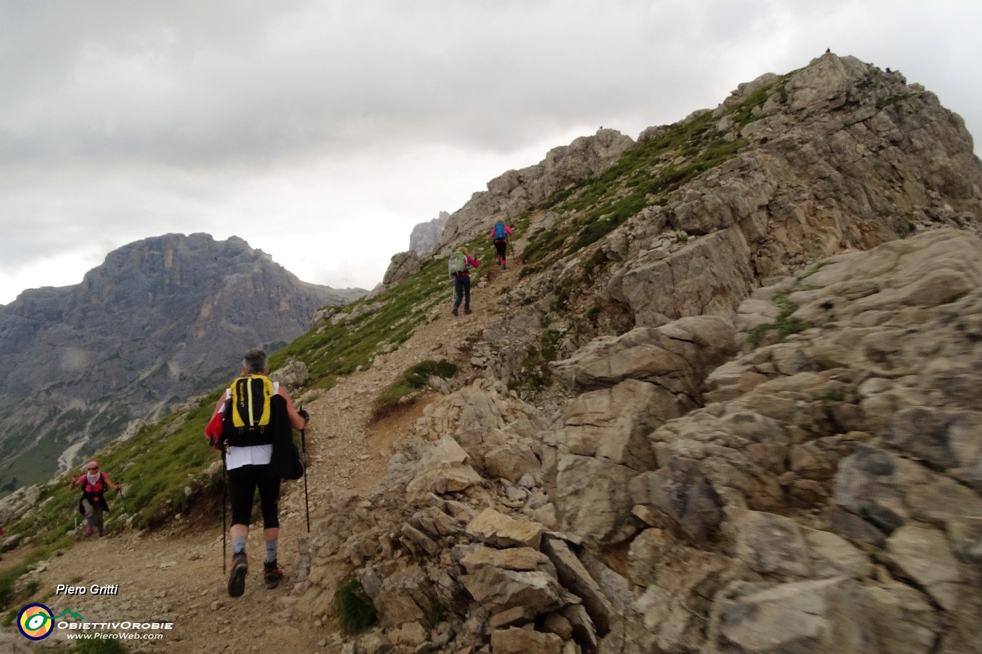 50 Dal Cristo Pensante saliamo alla cima del Castellazzo (2333 m).JPG